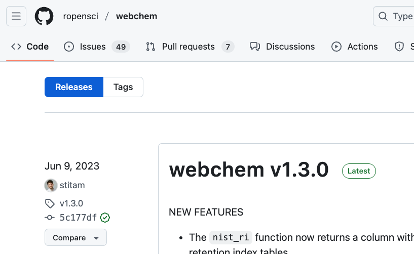 Página de releases de GitHub del repositorio ropensci/webchem mostrando versión v1.3.0 del 9 de junio de 2023 con sección de nuevas características